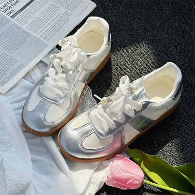 Contrast Lace Up Round Toe Sneakers